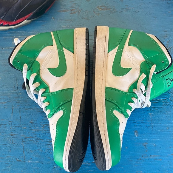 Jordan Green and White Athletic Shoes Air Jordan 1 Mid Nike - Picture 2 of 6